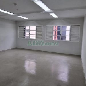 Sala com 61m², no bairro Centro em Caxias do Sul para Alugar