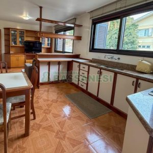 Casa com 389m², 6 dormitórios, no bairro Universitário em Caxias do Sul para Comprar