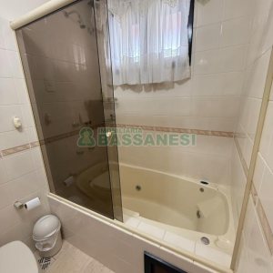 Casa com 389m², 6 dormitórios, no bairro Universitário em Caxias do Sul para Comprar