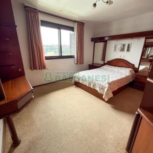 Casa com 389m², 6 dormitórios, no bairro Universitário em Caxias do Sul para Comprar