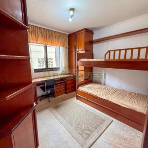 Casa com 389m², 6 dormitórios, no bairro Universitário em Caxias do Sul para Comprar