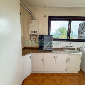 Casa com 389m², 6 dormitórios, no bairro Universitário em Caxias do Sul para Comprar