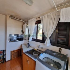 Casa com 389m², 6 dormitórios, no bairro Universitário em Caxias do Sul para Comprar