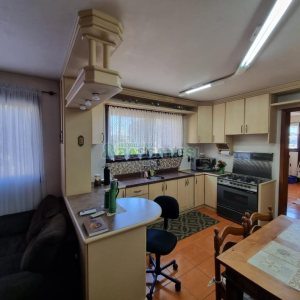 Casa com 389m², 6 dormitórios, no bairro Universitário em Caxias do Sul para Comprar