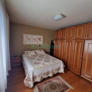 Casa com 389m², 6 dormitórios, no bairro Universitário em Caxias do Sul para Comprar