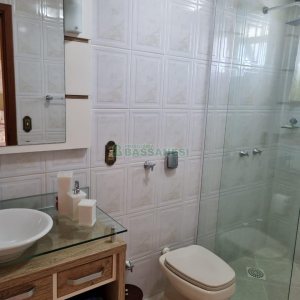 Casa com 389m², 6 dormitórios, no bairro Universitário em Caxias do Sul para Comprar