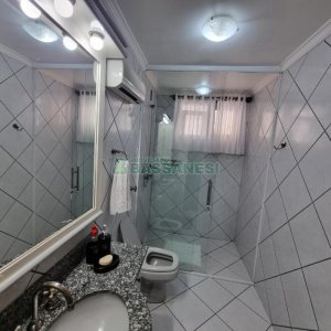 Casa com 389m², 6 dormitórios, no bairro Universitário em Caxias do Sul para Comprar