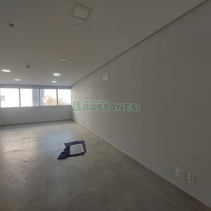 Sala com 30m², no bairro Villagio Iguatemi em Caxias do Sul para Alugar