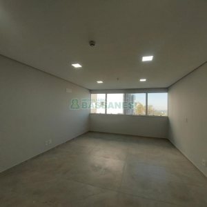 Sala com 30m², no bairro Villagio Iguatemi em Caxias do Sul para Alugar