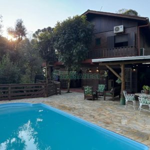 Chácara com 325m², 4 dormitórios, 3 vagas, no bairro Pedancino em Caxias do Sul para Comprar