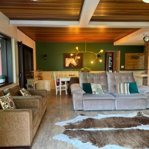 Chácara com 325m², 4 dormitórios, 3 vagas, no bairro Pedancino em Caxias do Sul para Comprar