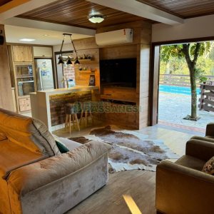 Chácara com 325m², 4 dormitórios, 3 vagas, no bairro Pedancino em Caxias do Sul para Comprar