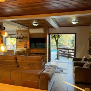 Chácara com 325m², 4 dormitórios, 3 vagas, no bairro Pedancino em Caxias do Sul para Comprar