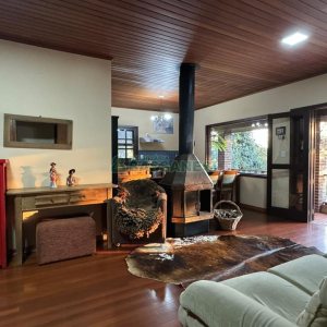 Chácara com 325m², 4 dormitórios, 3 vagas, no bairro Pedancino em Caxias do Sul para Comprar