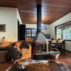 Chácara com 325m², 4 dormitórios, 3 vagas, no bairro Pedancino em Caxias do Sul para Comprar