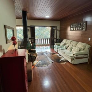 Chácara com 325m², 4 dormitórios, 3 vagas, no bairro Pedancino em Caxias do Sul para Comprar