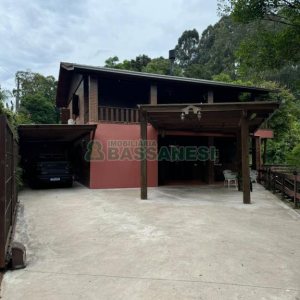 Chácara com 325m², 4 dormitórios, 3 vagas, no bairro Pedancino em Caxias do Sul para Comprar