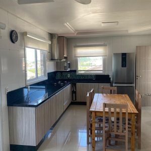 Casa com 403m², 3 dormitórios, 1 vaga, no bairro Charqueadas em Caxias do Sul para Comprar