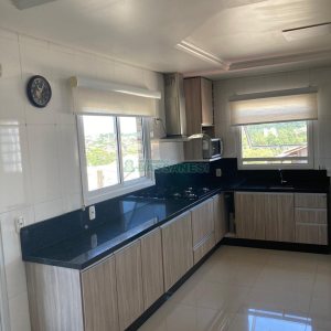 Casa com 403m², 3 dormitórios, 1 vaga, no bairro Charqueadas em Caxias do Sul para Comprar