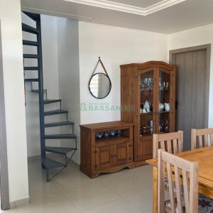 Casa com 403m², 3 dormitórios, 1 vaga, no bairro Charqueadas em Caxias do Sul para Comprar