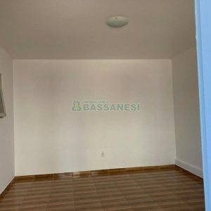 Casa com 403m², 3 dormitórios, 1 vaga, no bairro Charqueadas em Caxias do Sul para Comprar