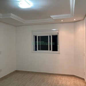 Casa com 403m², 3 dormitórios, 1 vaga, no bairro Charqueadas em Caxias do Sul para Comprar