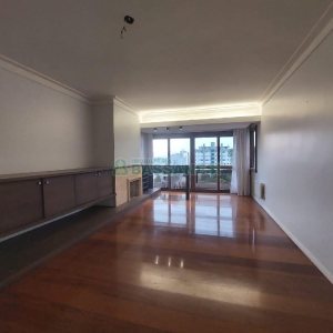 Apartamento com 250m², 3 dormitórios, 4 vagas, no bairro Madureira em Caxias do Sul para Comprar