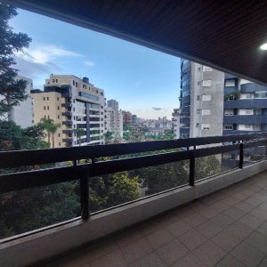 Apartamento com 250m², 3 dormitórios, 4 vagas, no bairro Madureira em Caxias do Sul para Comprar