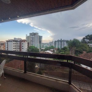 Apartamento com 250m², 3 dormitórios, 4 vagas, no bairro Madureira em Caxias do Sul para Comprar