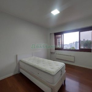 Apartamento com 250m², 3 dormitórios, 4 vagas, no bairro Madureira em Caxias do Sul para Comprar