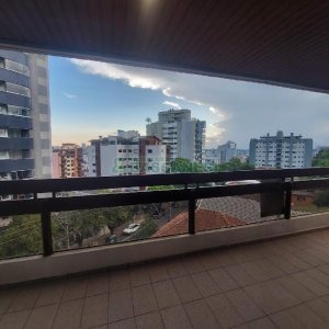 Apartamento com 250m², 3 dormitórios, 4 vagas, no bairro Madureira em Caxias do Sul para Comprar