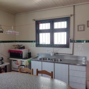 Casa com 208m², 2 dormitórios, 1 vaga, no bairro São Leopoldo em Caxias do Sul para Comprar