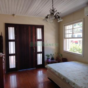 Casa com 208m², 2 dormitórios, 1 vaga, no bairro São Leopoldo em Caxias do Sul para Comprar