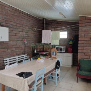 Casa com 208m², 2 dormitórios, 1 vaga, no bairro São Leopoldo em Caxias do Sul para Comprar