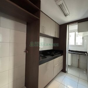 Apartamento com 51m², 2 dormitórios, 1 vaga, no bairro São Caetano em Caxias do Sul para Alugar