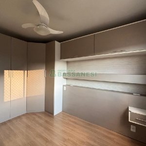 Apartamento com 51m², 2 dormitórios, 1 vaga, no bairro São Caetano em Caxias do Sul para Alugar