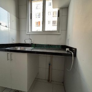 Apartamento com 51m², 2 dormitórios, 1 vaga, no bairro São Caetano em Caxias do Sul para Alugar