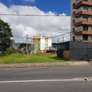 Terreno com 383m², no bairro Cinqüentenário em Caxias do Sul para Comprar