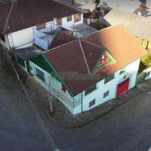 Casa com 450m², 5 dormitórios, 2 vagas, no bairro Centro em Caxias do Sul para Comprar