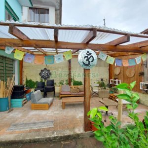 Casa com 450m², 5 dormitórios, 2 vagas, no bairro Centro em Caxias do Sul para Comprar