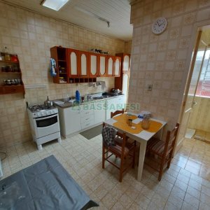 Casa com 450m², 5 dormitórios, 2 vagas, no bairro Centro em Caxias do Sul para Comprar