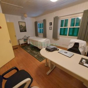 Casa com 450m², 5 dormitórios, 2 vagas, no bairro Centro em Caxias do Sul para Comprar