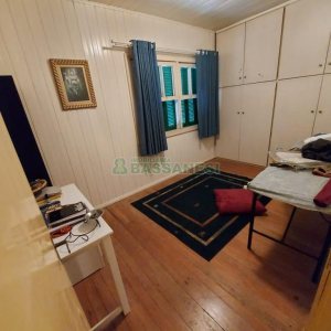 Casa com 450m², 5 dormitórios, 2 vagas, no bairro Centro em Caxias do Sul para Comprar