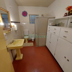 Casa com 450m², 5 dormitórios, 2 vagas, no bairro Centro em Caxias do Sul para Comprar