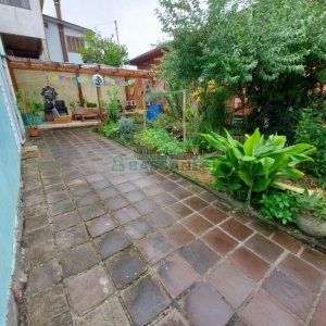 Casa com 450m², 5 dormitórios, 2 vagas, no bairro Centro em Caxias do Sul para Comprar