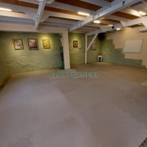 Casa com 450m², 5 dormitórios, 2 vagas, no bairro Centro em Caxias do Sul para Comprar