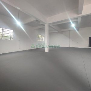 Pavilhão com 300m², no bairro De Lazzer em Caxias do Sul para Alugar