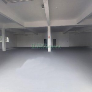 Pavilhão com 300m², no bairro De Lazzer em Caxias do Sul para Alugar