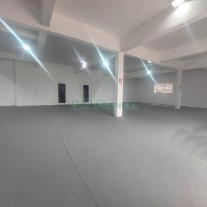 Pavilhão com 300m², no bairro De Lazzer em Caxias do Sul para Alugar