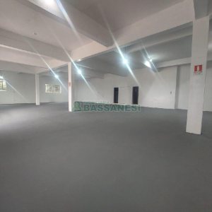 Pavilhão com 300m², no bairro De Lazzer em Caxias do Sul para Alugar